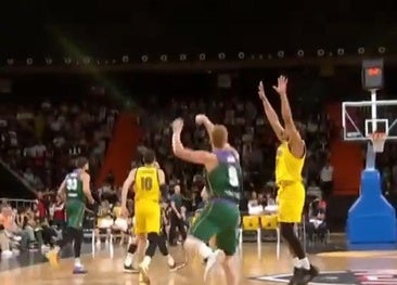 La increíble canasta de Alberto Díaz, una de las más lejanas de la historia del Unicaja